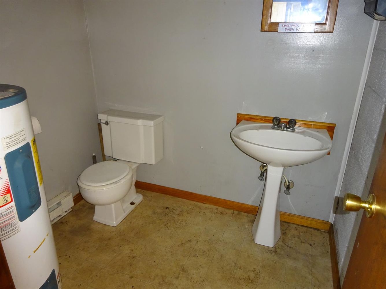 103 N Main St, Wanatah, IN 46390